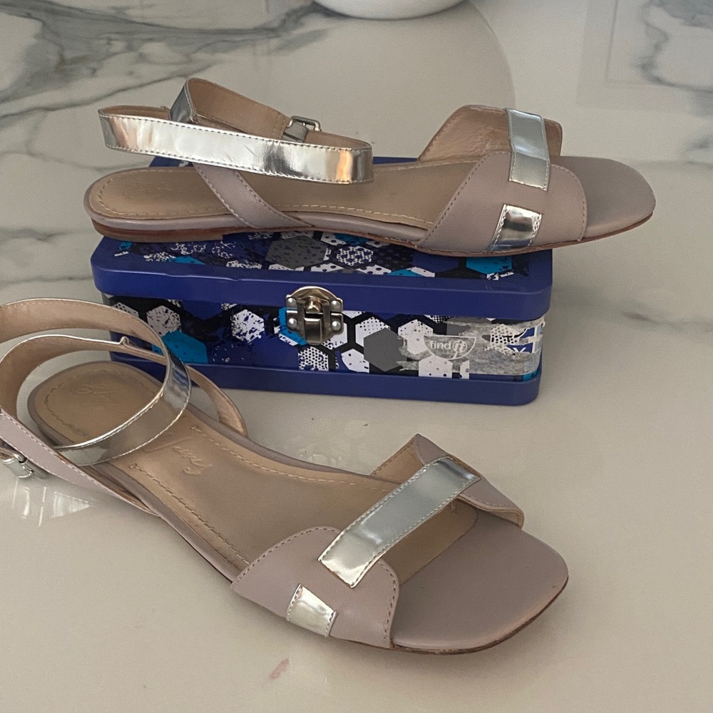 Elizabeth & James leather sandals 9.5